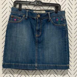 Gap hand embroidery Denim skirt. Size 8